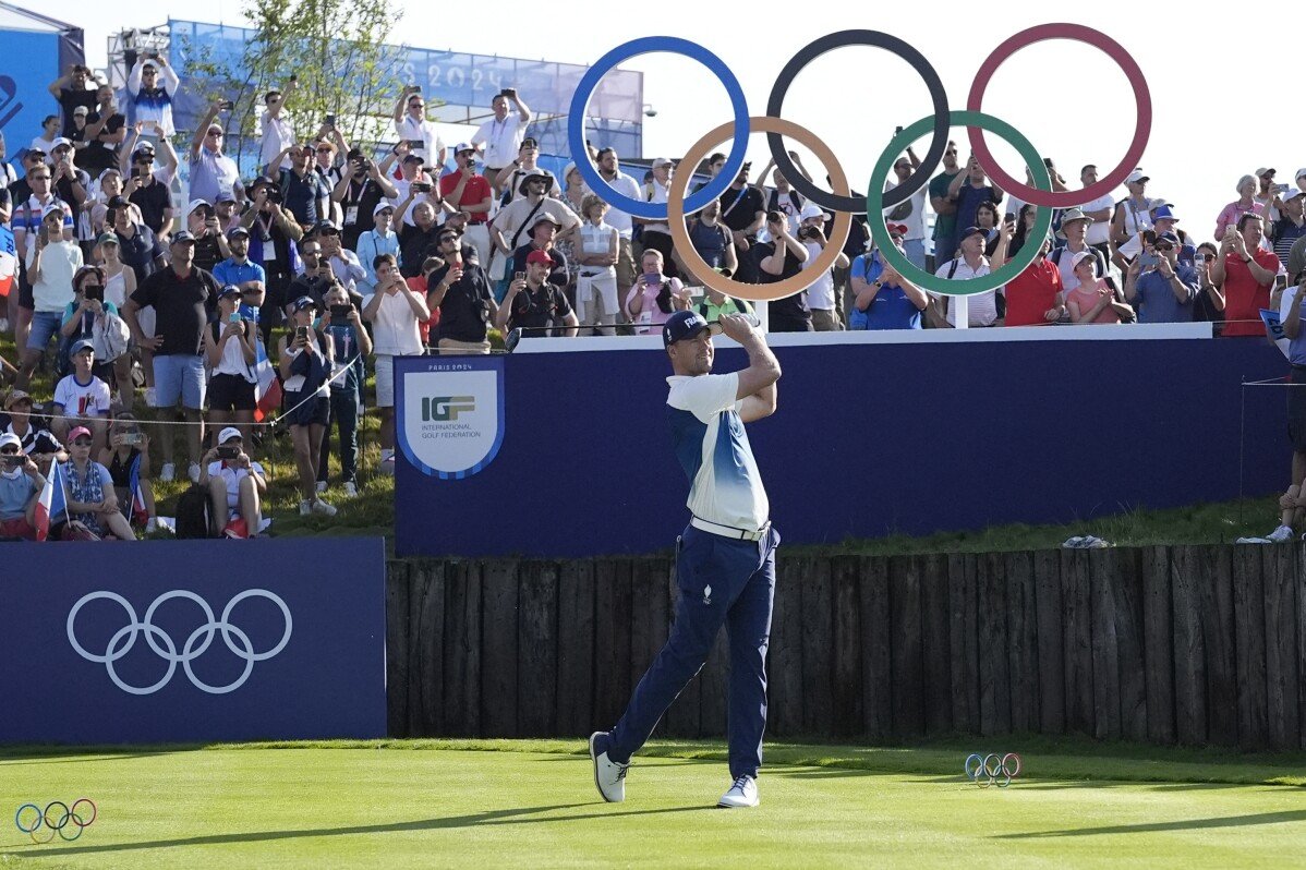 Le golf olympique ressemble enfin à un grand golf avec une foule dense au Le Golf National